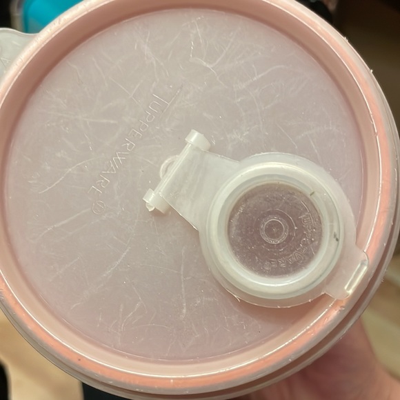 Vintage late 80’s/early 90’s Tupperware giant cup with lid - Picture 4 of 4